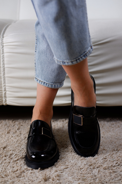 Лоферы женские <12R9-15-501-1= ч/нат лак>