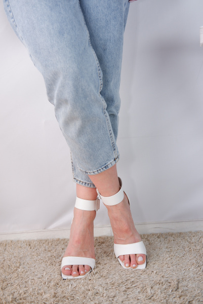 Босоножки женские <228-2W= бел/к>